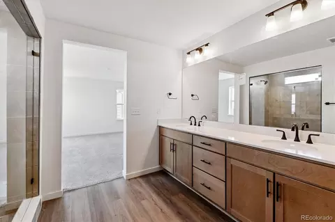 Bath - 25010 E 42nd Ave, Aurora, CO 80019 photo 2 of 5