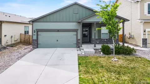 311 Maple St, Bennett, CO 80102 photo 2