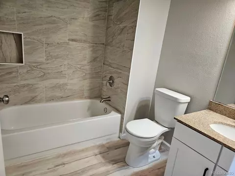 Bath - 5470 S Jericho Way, Centennial, CO 80015 photo 3 of 4