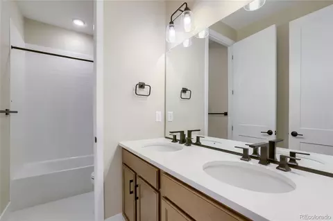 Bath - 5397 Daylily Ln, Longmont, CO 80504 photo 2 of 5
