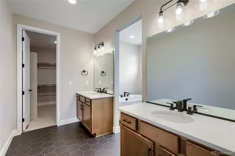 Bath - 5397 Daylily Ln, Longmont, CO 80504 photo 3 of 5