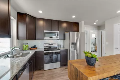 46550 Avery Ln, Bennett, CO 80102