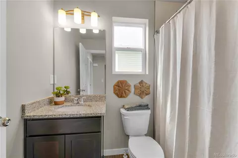 Bath - 46550 Avery Ln, Bennett, CO 80102 photo 1 of 3