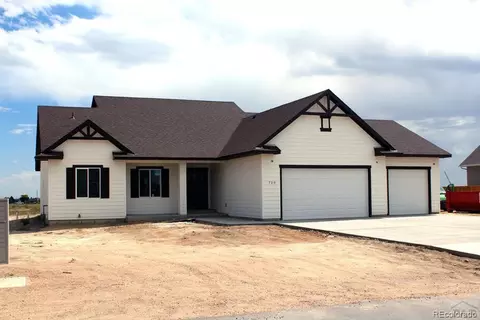 866 E Snyder Dr, Pueblo, CO 81007