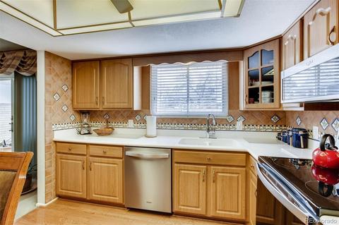 12958 Elgin Dr, Denver, CO 80239 photo 5