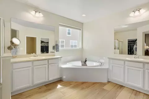 Bath - 23366 E Piccolo Dr, Aurora, CO 80016 photo 2 of 5