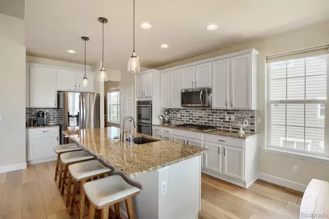 Kitchen - 23366 E Piccolo Dr, Aurora, CO 80016 photo 4 of 5