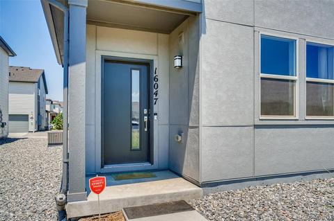 16047 Elk Pl, Denver, CO 80239 photo 4