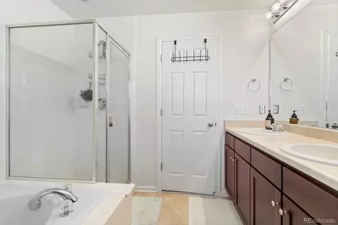 Bath - 22264 E Kenyon Pl, Aurora, CO 80018 photo 3 of 4