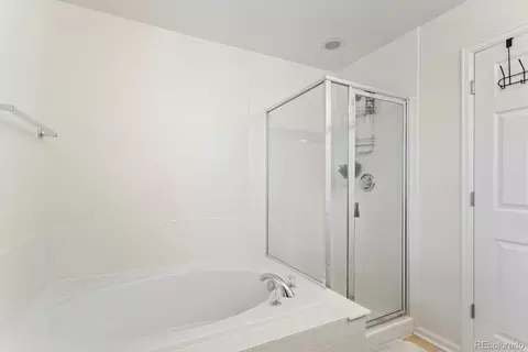 Bath - 22264 E Kenyon Pl, Aurora, CO 80018 photo 2 of 4