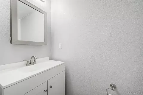 Bath - 14367 E Pimlico Pl #D, Aurora, CO 80015 photo 1 of 3
