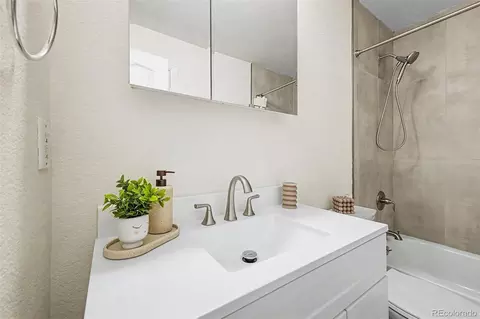 Bath - 14367 E Pimlico Pl #D, Aurora, CO 80015 photo 3 of 3
