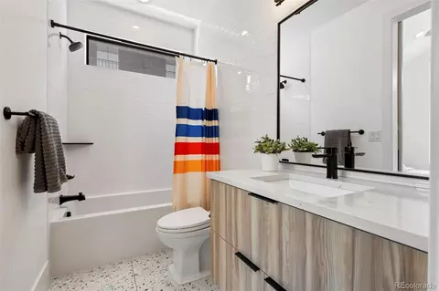 Bath - 959 S Vine St, Denver, CO 80209 photo 6 of 8