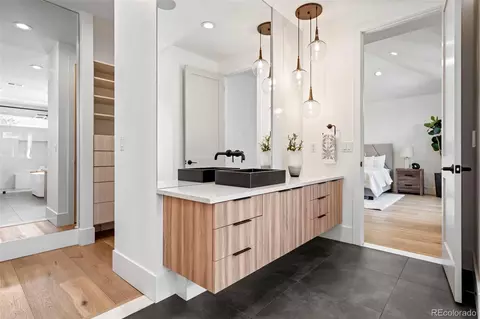 Bath - 959 S Vine St, Denver, CO 80209 photo 5 of 8