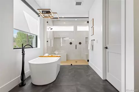 Bath - 959 S Vine St, Denver, CO 80209 photo 3 of 8