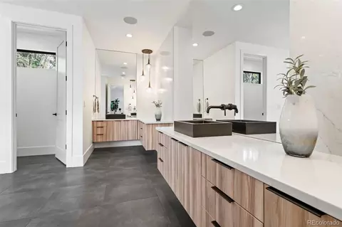 Bath - 959 S Vine St, Denver, CO 80209 photo 2 of 8