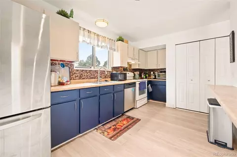 Kitchen - 16396 E Rice Pl #B, Aurora, CO 80015 photo 2 of 2