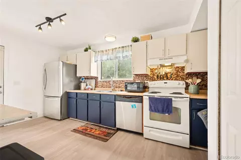 Kitchen - 16396 E Rice Pl #B, Aurora, CO 80015 photo 1 of 2
