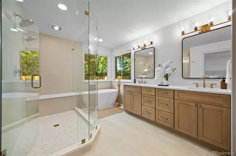 Bath - 7663 S Grape St, Centennial, CO 80122 photo 1 of 8