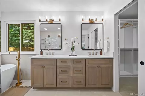 Bath - 7663 S Grape St, Centennial, CO 80122 photo 3 of 8