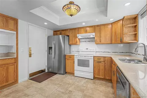 Kitchen - 14287 E Marina Dr, Aurora, CO 80014 photo 2 of 2