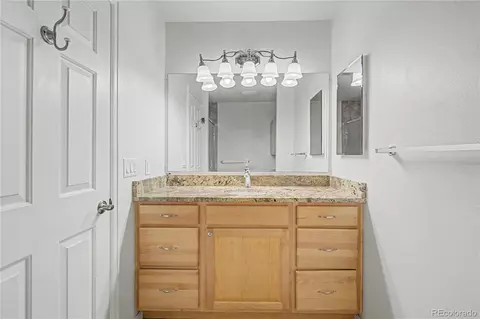 Bath - 14287 E Marina Dr, Aurora, CO 80014 photo 3 of 4
