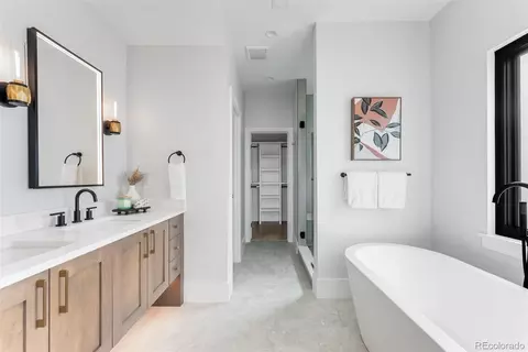 Bath - 334 Jackson St, Denver, CO 80206 photo 3 of 7