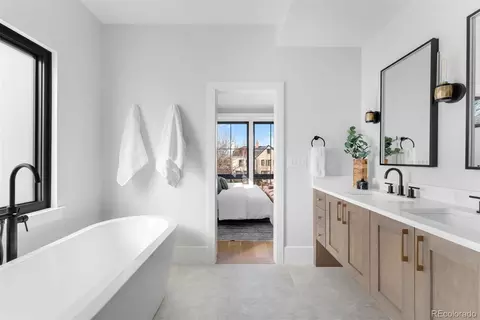 Bath - 334 Jackson St, Denver, CO 80206 photo 2 of 7