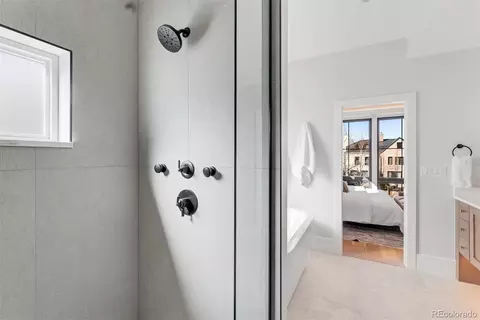 Bath - 334 Jackson St, Denver, CO 80206 photo 4 of 7