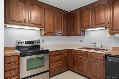 Kitchen - 3390 Endicott Dr, Boulder, CO 80305 photo 2 of 3