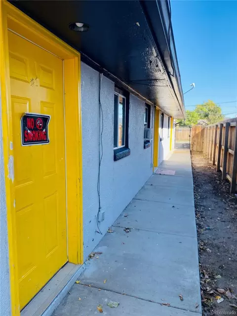 1538 Clinton St, Aurora, CO 80010