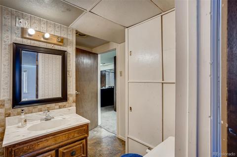 11924 E Maple Ave, Aurora, CO 80012 photo 21