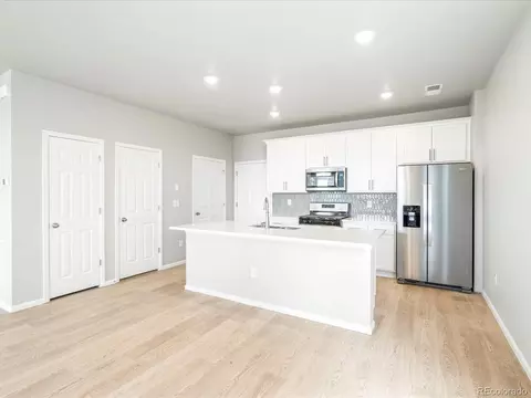 22331 E 7th Pl, Aurora, CO 80018 photo 9