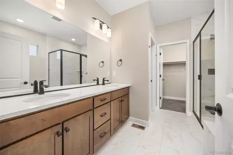 Bath - 5426 Riverbend Ave, Longmont, CO 80504 photo 2 of 3