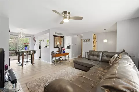 984 S Victor Way, Aurora, CO 80012