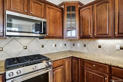 Kitchen - 20598 E Lake Dr, Centennial, CO 80016 photo 5 of 6