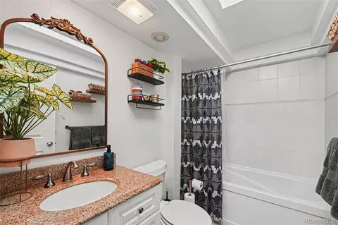 Bath - 9875 Iris St, Broomfield, CO 80021 photo 1 of 2