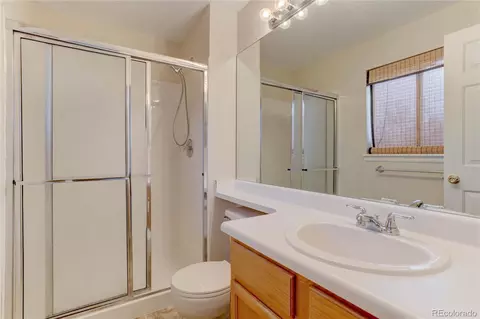 Bath - 4913 S Dunkirk Way, Centennial, CO 80015 photo 2 of 3