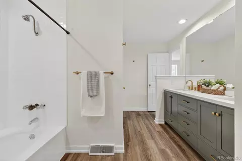 Bath - 13611 Evans Ave, Aurora, CO 80014 photo 4 of 5