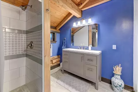 Bath - 8752 S Ault Ln, Morrison, CO 80465 photo 6 of 9