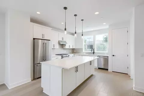 Kitchen - 10904 E Hinsdale Cir, Centennial, CO 80112 photo 1 of 2