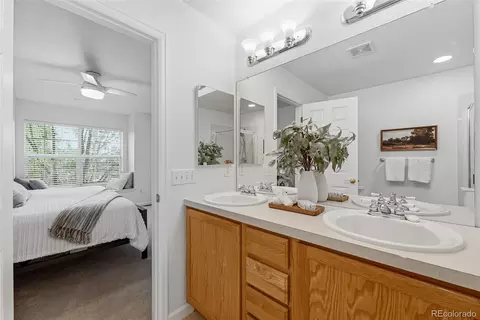 Bath - 7870 E 29th Ave, Denver, CO 80238 photo 1 of 4