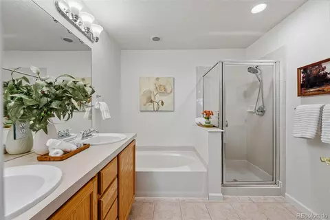Bath - 7870 E 29th Ave, Denver, CO 80238 photo 2 of 4