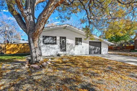 10 Juneau Pl, Longmont, CO 80504