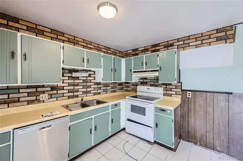 Kitchen - 16592 E 11th Pl, Aurora, CO 80011 photo 2 of 3