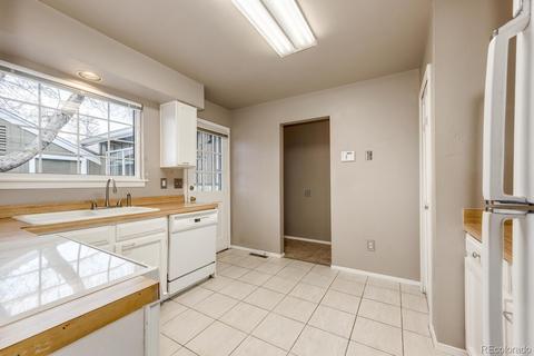 9002 E Amherst Dr #E, Denver, CO 80231 photo 10