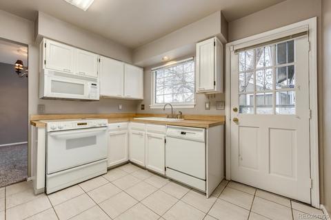 9002 E Amherst Dr #E, Denver, CO 80231 photo 12