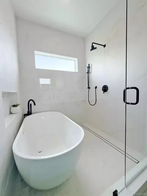 Bath - 1259 N Stuart St #2, Denver, CO 80204 photo 3 of 8