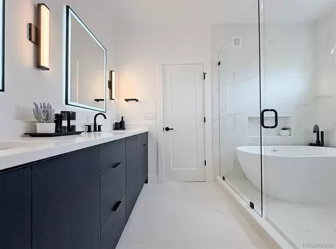Bath - 1259 N Stuart St #2, Denver, CO 80204 photo 2 of 8