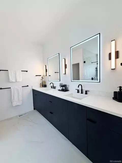 Bath - 1259 N Stuart St #2, Denver, CO 80204 photo 5 of 8